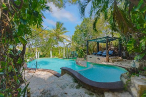 Private Villa 10 Rooms, Private Pool, Walk to Beach